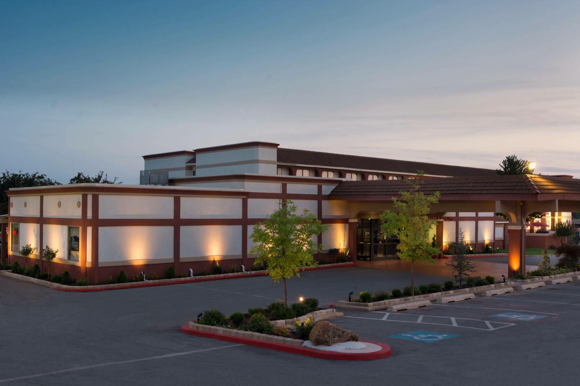 Broadway Inn & Suites Οκλαχόμα Εξωτερικό φωτογραφία