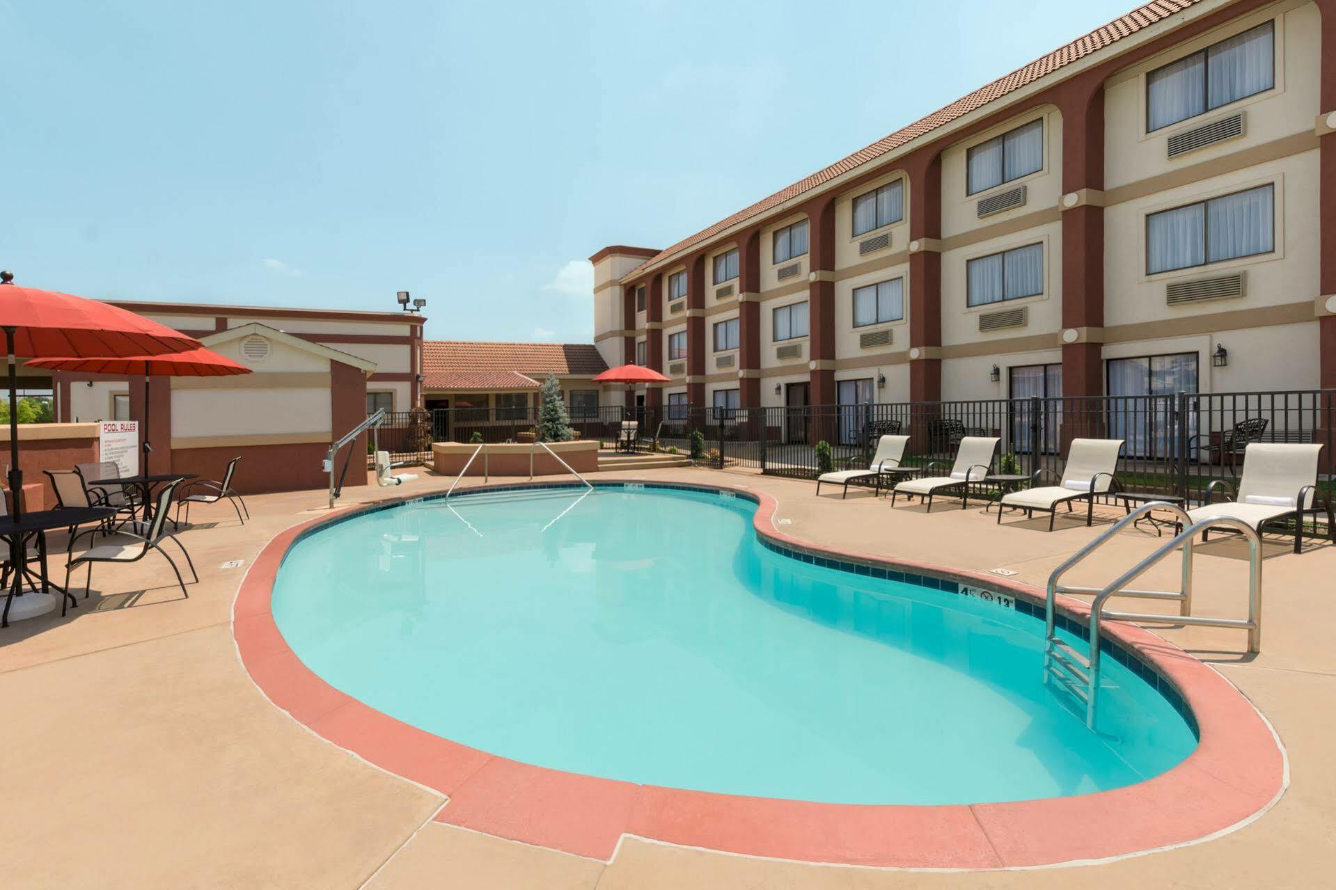 Broadway Inn & Suites Οκλαχόμα Εξωτερικό φωτογραφία