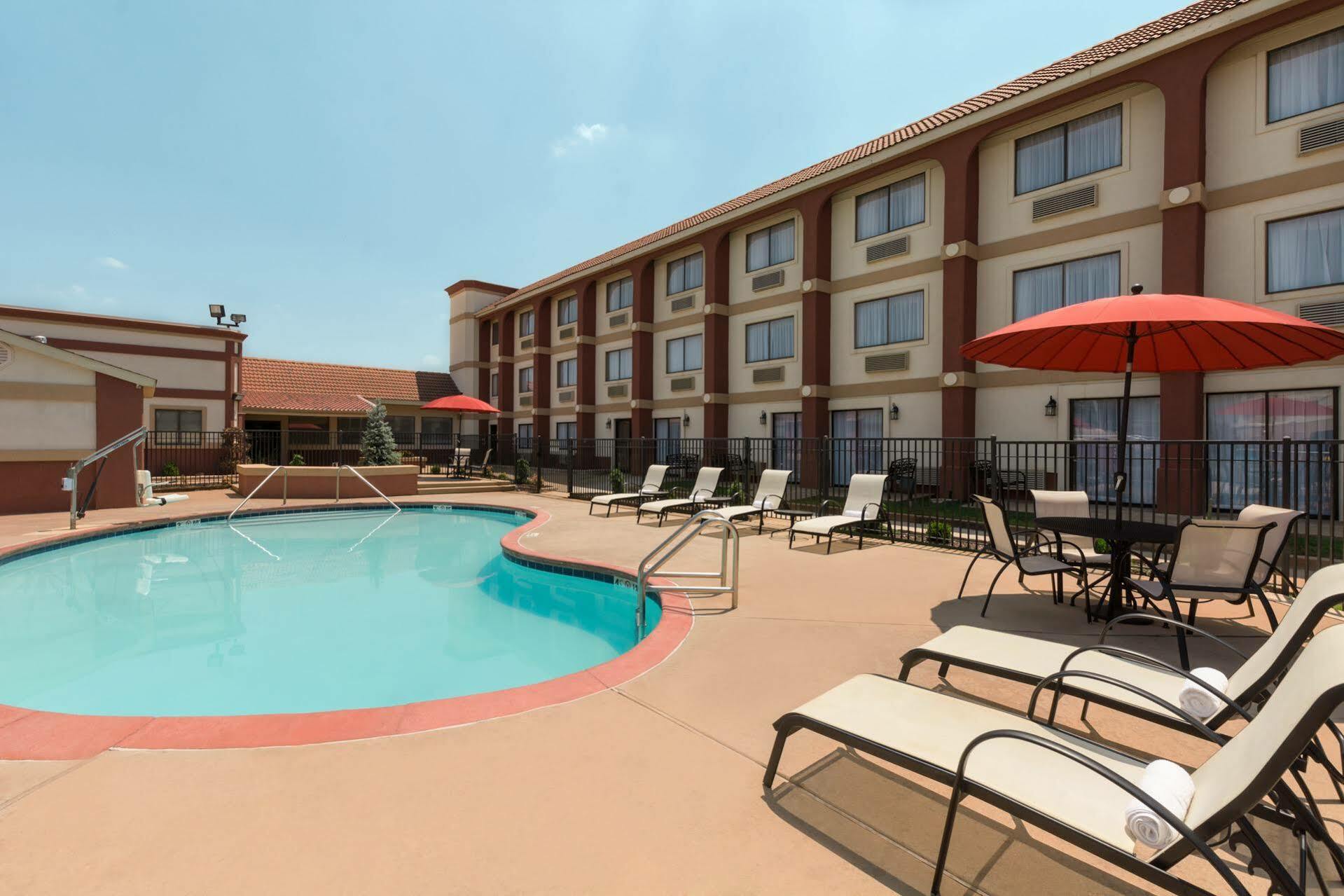 Broadway Inn & Suites Οκλαχόμα Εξωτερικό φωτογραφία